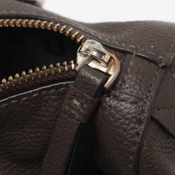 Pre Owned حقيبة بوسطن دي كي أن واي جلد رمادي مُزينة بالمسامير