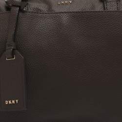 Pre Owned حقيبة بوسطن دي كي أن واي جلد رمادي مُزينة بالمسامير