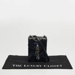 مملوكة مسبقًا حقيبة كروس دي كيه إن واي جلد أسود إليسا نورث ساوث