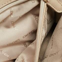 Pre Owned حقيبة كتف دي كي إن واي إيلا كبيرة قماش بنمط الشعار بني/بيج وجلد