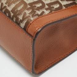 Pre Owned حقيبة كتف دي كي إن واي إيلا كبيرة قماش بنمط الشعار بني/بيج وجلد