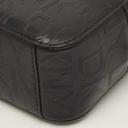 Pre Owned حقيبة كاميرا دي كي إن واي جلد أسود بنقشة شعار بارز