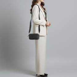 Pre Owned حقيبة كاميرا دي كي إن واي جلد أسود بنقشة شعار بارز