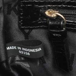 Pre Owned حقيبة كروس دي كيه إن واي جلد منقوش بأسلوب جلد التمساح باللون الأسود