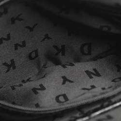 Pre Owned حقيبة كروس دي كيه إن واي جلد منقوش بأسلوب جلد التمساح باللون الأسود