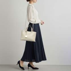 مملوكة مسبقًا حقيبة يد ساتشل دي كيه إن واي آليا جلد توب متوسط