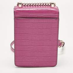 Pre Owned حقيبة كروس دي كيه إن واي "إليسا" بي في سي منقوشة بشكل تمساح فوشيا