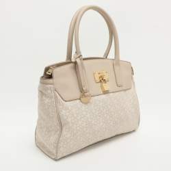 Pre Owned Dkny Heritage Lock Light Beige Signature Canvas and Leather Tote