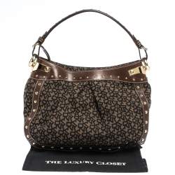 مملوكة مسبقًا حقيبة هوبو دي كيه إن واي مرصعة جلد و كانفاس مطبوع بشعار الماركة بني و أسود 