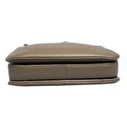 مملوكة مسبقًا حقيبة كروس دي كيه إن واي سحاب أمامي جلد بني 