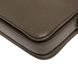 مملوكة مسبقًا حقيبة كروس دي كيه إن واي سحاب أمامي جلد بني 