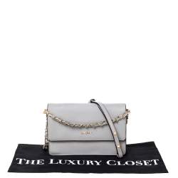 مملوكة مسبقًا حقيبة كتف دي كيه إن واي سلسلة جلد رصاصي