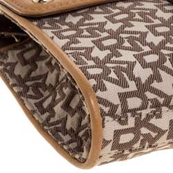 مملوكة مسبقًا Dkny Beige/Tan Signature Canvas and Leather Shoulder Bag