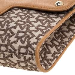مملوكة مسبقًا Dkny Beige/Tan Signature Canvas and Leather Shoulder Bag