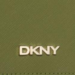 مملوكة مسبقًا محفظة دي كيه إن واي كومباكت ثلاثية الطية جلد أخضر