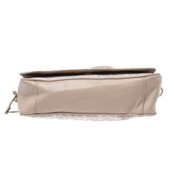 Pre Owned حقيبة كتف دي كيه أن واي قلاب كانفاس مقوى مطبوع شعار الماركة و جلد أبيض و بيج