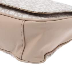 Pre Owned حقيبة كتف دي كيه أن واي قلاب كانفاس مقوى مطبوع شعار الماركة و جلد أبيض و بيج