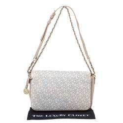 Pre Owned حقيبة كتف دي كيه أن واي قلاب كانفاس مقوى مطبوع شعار الماركة و جلد أبيض و بيج