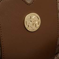 مملوكة مسبقًا حقيبة كتف دي كيه إن واي قلاب جلد نقشة التمساح أبيض