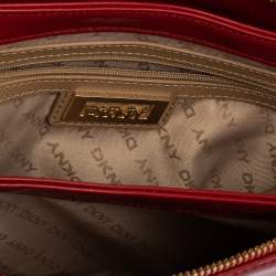 مملوكة مسبقًا Dkny Red Patent Leather Top Zipped Shoulder Bag