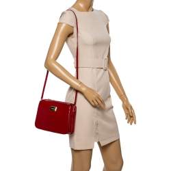 مملوكة مسبقًا Dkny Red Patent Leather Top Zipped Shoulder Bag