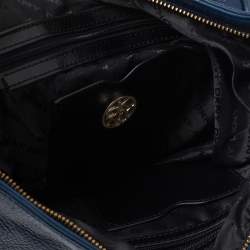 مملوكة مسبقًا حقيبة دي كي إن واي جلد أزرق سوفت بجيب أمامي وسلسلة