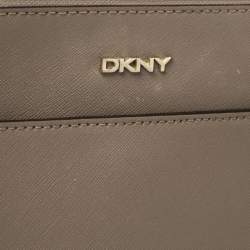 Pre Owned حقيبة كتف دي كي إن واي جلد بني