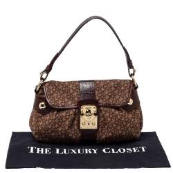 Pre Owned حقيبة دي كي إن واي كانفاس بني بالشعار وجلد نقشة التمساح بقفل دوار