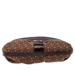 Pre Owned حقيبة دي كي إن واي كانفاس بني بالشعار وجلد نقشة التمساح بقفل دوار