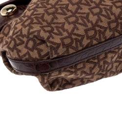 Pre Owned حقيبة دي كي إن واي كانفاس بني بالشعار وجلد نقشة التمساح بقفل دوار