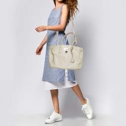 مملوكة مسبقًا DKNY Off White Leather Shopper Tote