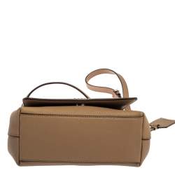 مملوكة مسبقًا Dkny Beige Leather Logo Flap Crossbody Bag