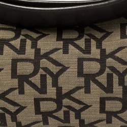 Pre Owned حقيبة دي كي إن واي كانفاس بني بالشعار وجلد يد حلقة