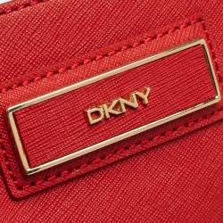 Pre Owned حقيبة شوبر دي كي إن واي جلد أحمر بسحاب جانبي