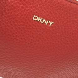 Pre Owned حقيبة كروس دي كيه إن واي سحاب جلد أحمر