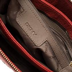 Pre Owned حقيبة كروس دي كيه إن واي سحاب جلد أحمر