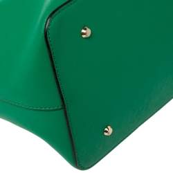 مملوكة مسبقًا حقيبة دي كي أن واي دونا كاران جلد أخضر بسحاب مزدوج