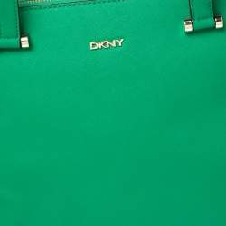 مملوكة مسبقًا حقيبة دي كي أن واي دونا كاران جلد أخضر بسحاب مزدوج