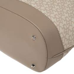 مملوكة مسبقًا حقيبة برباط دى كى أن واى جلد وكانفاس مقوى شهيرة رمادية