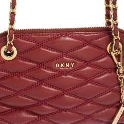 مملوكة مسبقًا Dkny Red Quilted Leather Charm Chain Shoulder Bag