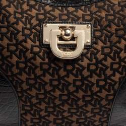 Pre Owned حقيبة هوبو دي كيه إن واي جلد و كانفاس مطبوع نقشة شعار الماركة أسود و بني