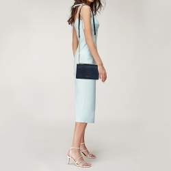 Pre Owned حقيبة كروس دي كي إن واي جلد أزرق بقلاب