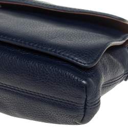 Pre Owned حقيبة كتف دي كيه إن واي جلد أزرق قلاب بسلسلة