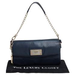 Pre Owned حقيبة كتف دي كيه إن واي جلد أزرق قلاب بسلسلة