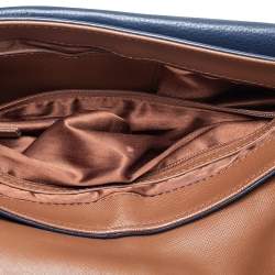 Pre Owned حقيبة كتف دي كيه إن واي جلد أزرق قلاب بسلسلة