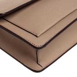 مملوكة مسبقًا حقيبة كروس دي كيه إن واي قلاب سلسلة جلد بيج