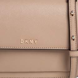 مملو كة مسبقًا حقيبة كروس دي كيه إن واي قلاب سلسلة جلد بيج