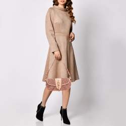 مملوكة مسبقًا حقيبة دي كي ان واي باغيت جلد وكانفاس بيج بالشعار