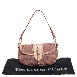 مملوكة مسبقًا حقيبة دي كي ان واي باغيت جلد وكانفاس بيج بالشعار