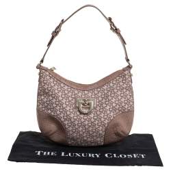 Pre Owned حقيبة هوبو دي كي إن واي جلد نقشة التمساح وكانفاس بالشعار بيج